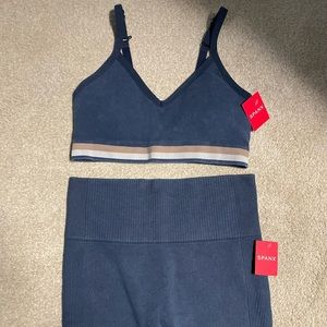 Spanx seamless stretch leggings and sports bra set